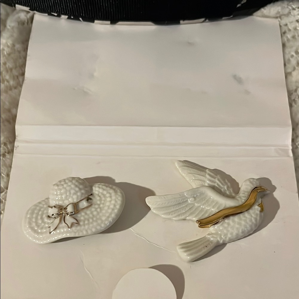 White and Gold Ceramic Brooch Set